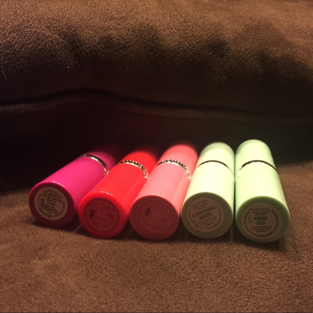 SOLD! Clinique Lipstick Assortment - Picture 1 of 2